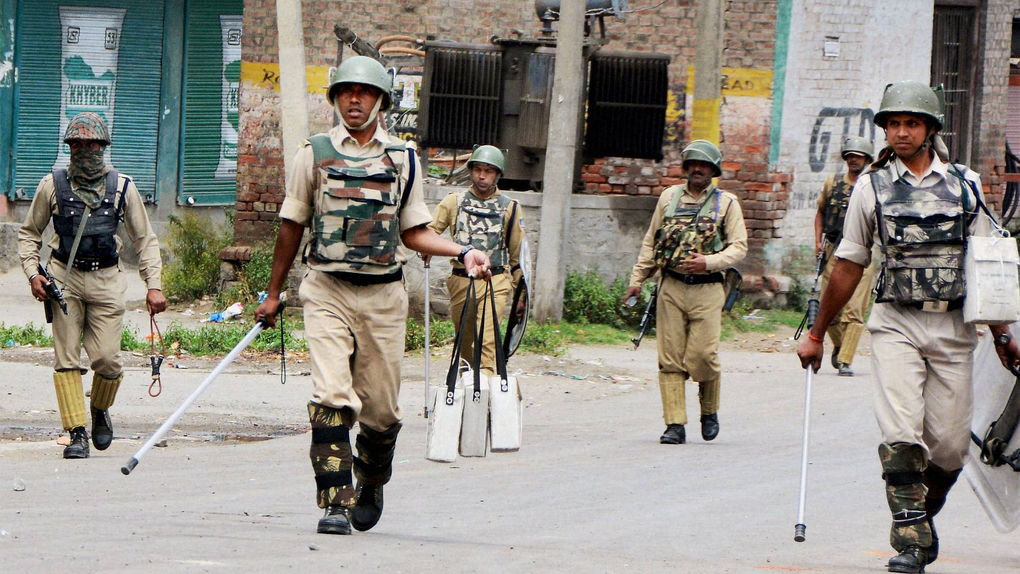 Security personnel guard a deserted street during a curfew imposed by the authorities to maintain law and order following the killing of Burhan Wani. (Photo: PTI)