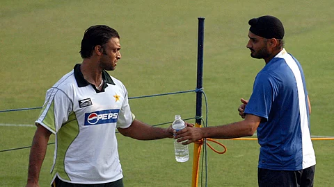 When Shoaib Akhtar Beat Up Harbhajan And Yuvraj In A Hotel Room