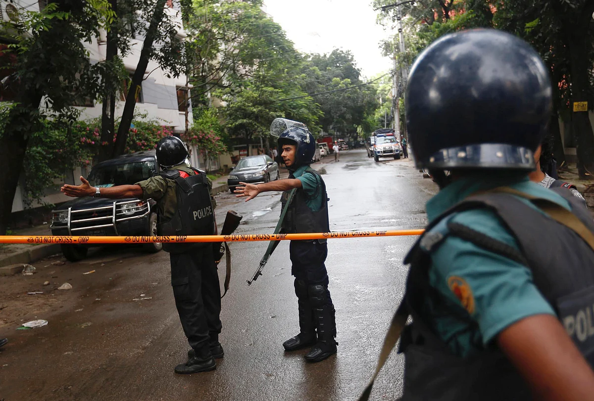 100 commandos launched an operation to rescue as many as 20 hostages in Dhaka on Saturday. (Photo: AP)