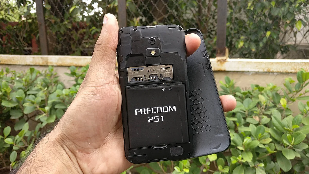 The removable battery on the Freedom 251 phone. (Photo: <b>The Quint</b>)