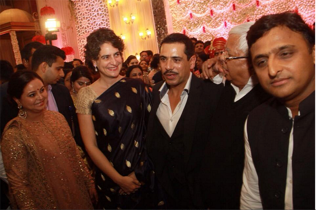 (L-R) Priyanka Gandhi, Robert Vadra, Lalu Prasad and Askhilesh Yadav at Kunal Kapoor and Naina Bachan’s marriage reception. (Photo Courtesy: Facebook/<a href="https://www.facebook.com/photo.php?fbid=10155236003910029&set=ecnf.764044809&type=3&theater">Robert Vadra</a>)