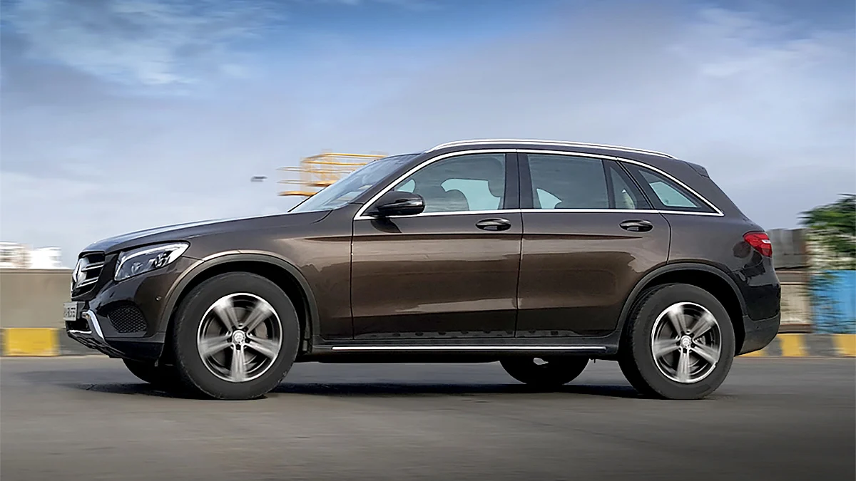 The long, brawny Mercedes-Benz GLC 220d is game for a long drive. (Photo: Motorscribes)