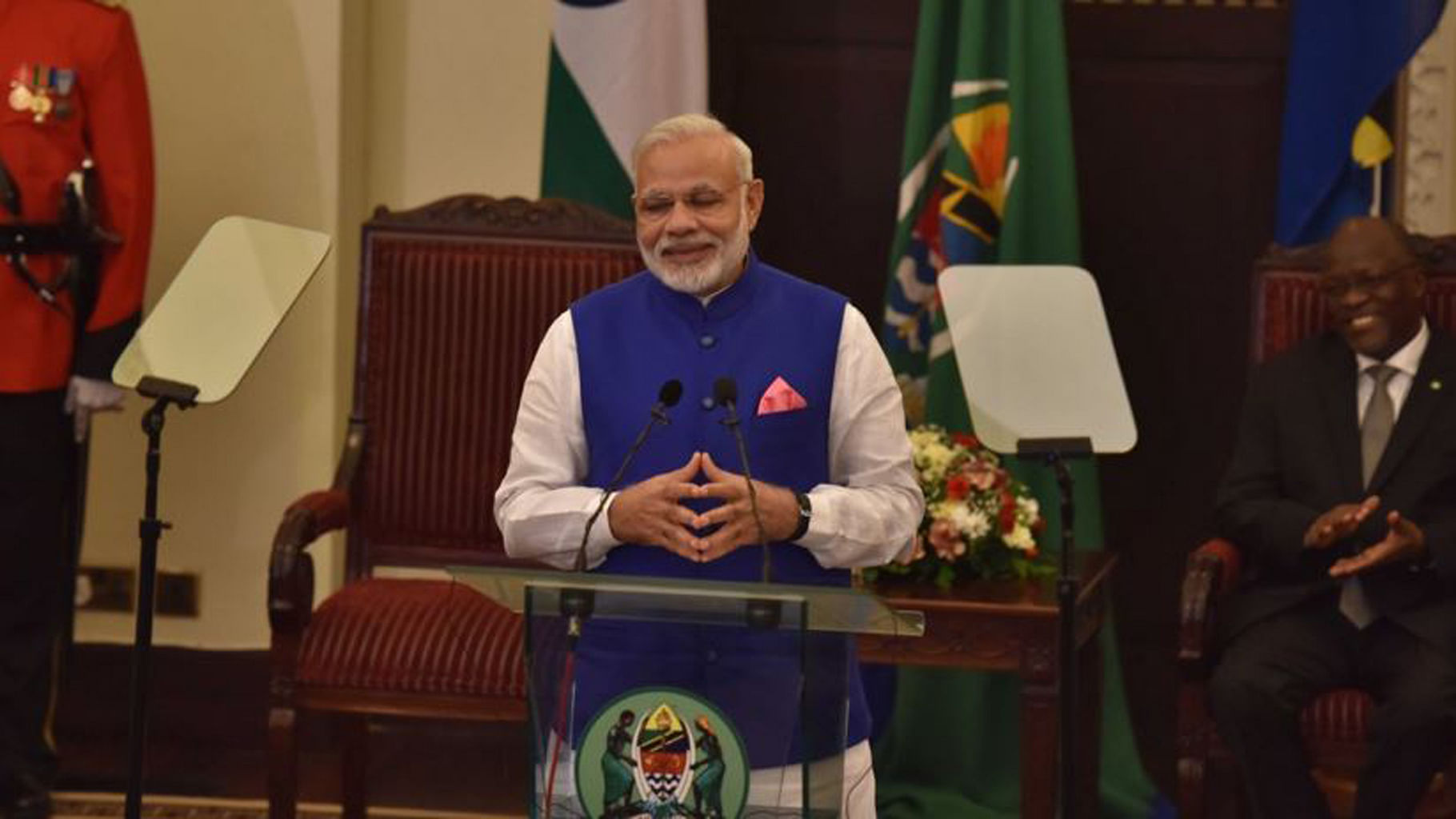 PM Modi addresses the press during his  visit to Tanzania. (Photo Courtesy: Twitter/<a href="https://twitter.com/IndianDiplomacy/status/752066136532017152">@IndianDiplomacy</a>)