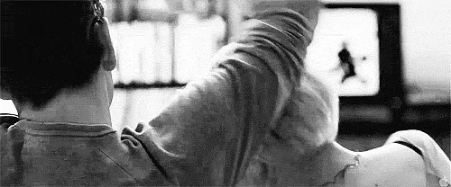 (Gif Courtesy: <a href="http://static.yourtango.com/cdn/farfuture/YGLj0WVffK6Ic8B3taS1KVgJwk3NTxR-SJDTpfIqJa4/mtime:1459186533/sites/default/files/tumblr_myz3omuHrZ1ql9o9co1_500.gif">tumblr.com</a>)