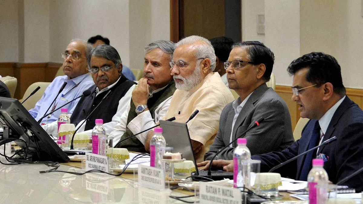 Prime Minister Narendra Modi chairing the NITI Aayog meeting on 15-year vision document, in New Delhi on Thursday, 28 July 2016. (Photo: PTI)