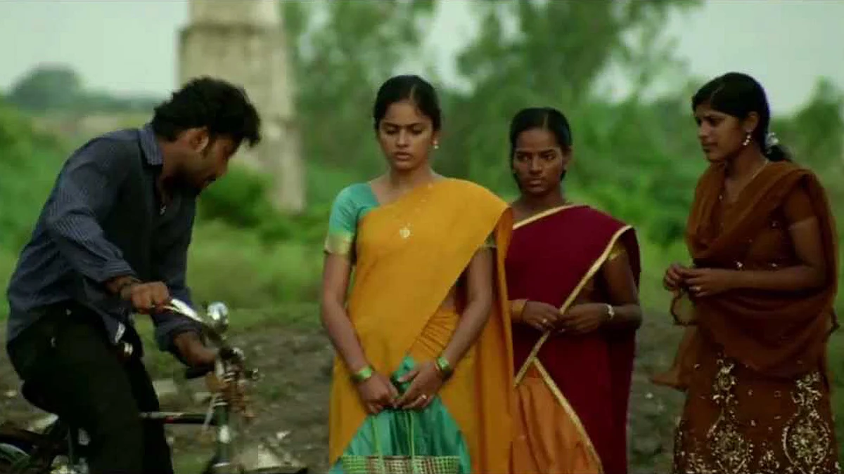 A still from <i>Attakathi. </i>The movie is about a guy who stalks a girl. The girl refuses his advances. Guy moves on. Rajinikanth saw this movie and was so impressed, he asked the director Pa. Ranjith, to make a movie with him. Kabali Da. (Photo: YouTube)