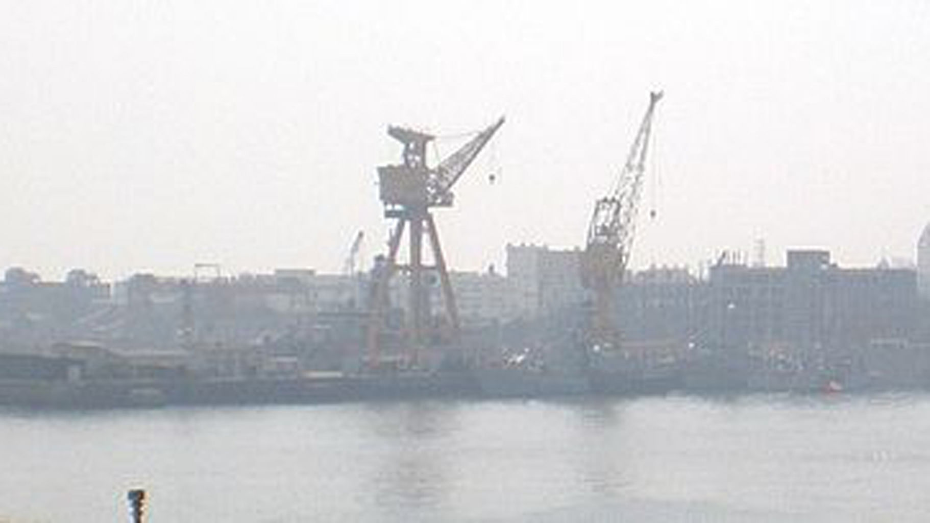 (Photo Courtesy: <a href="http://en.wikipedia.org/wiki/Bombay_Dockyard">wikipedia.org/Bombay Dockyard</a>)