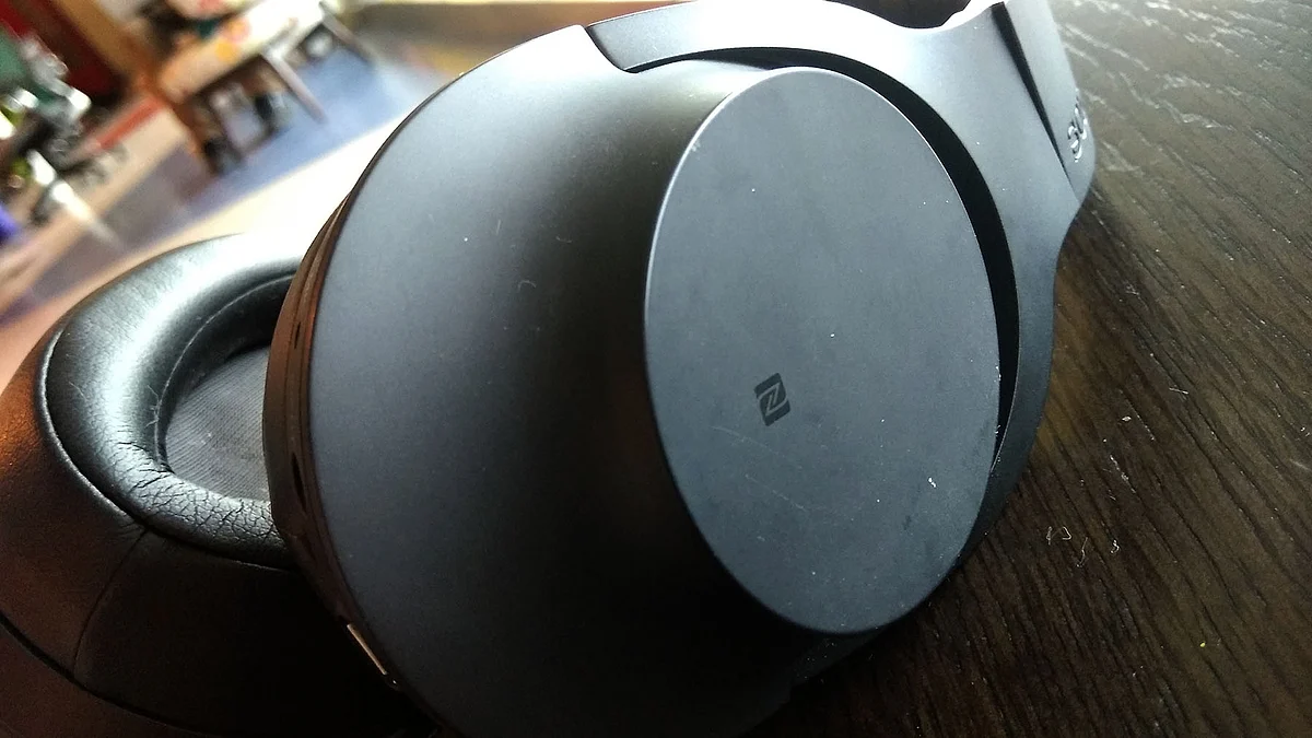 You get Bluetooth as well as NFC options on the h.ear MDR-100abn. (Photo: <b>The Quint</b>)