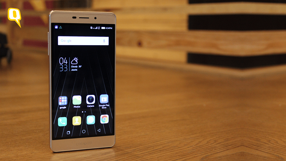 Coolpad Mega 2.5D offers a decent performance on a budget, but is it worth your money?  (Photo: <b>The Quint</b>)