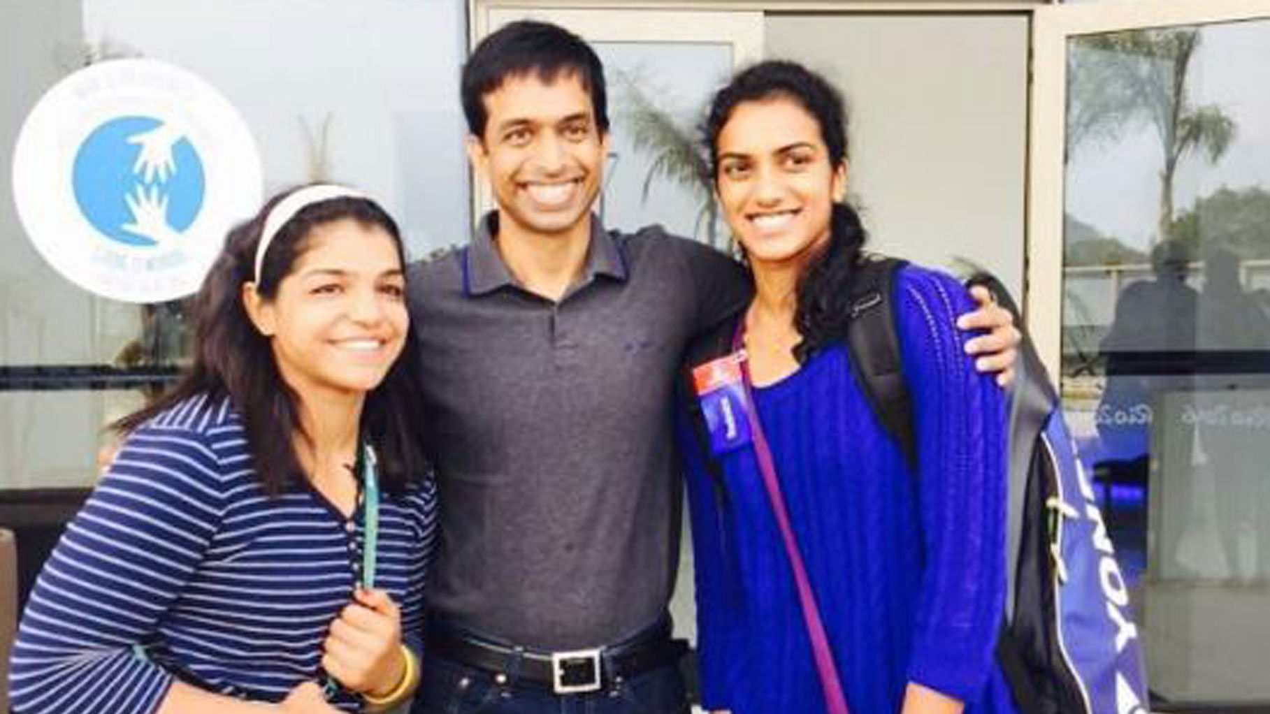 Sakshi Malik, Pullela Gopichand and PV Sindhu at Rio. (Photo Courtesy: Twitter/<a href="https://twitter.com/SakshiMalik/status/767214518028136448">@SakshiMalik</a>)