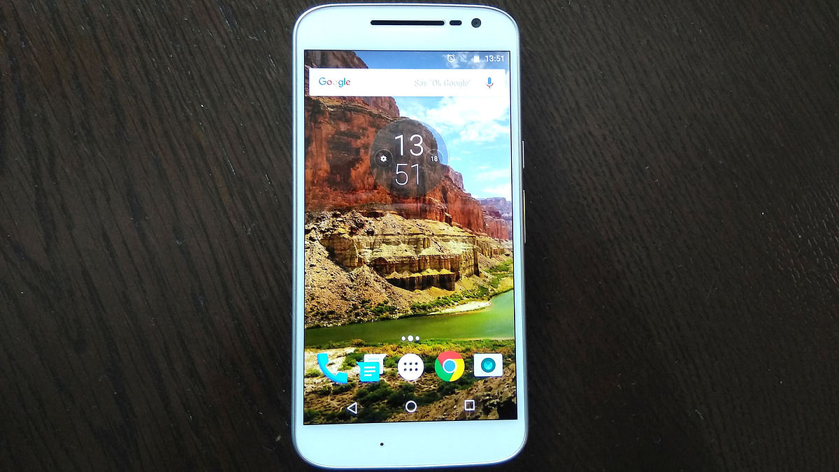 The latest Moto G4 smartphone is clearly lost amidst the Moto G4 Plus and its competition like the Redmi Note 3. 
