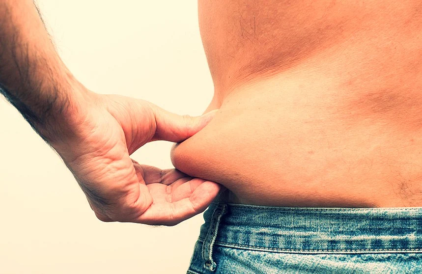 Some people say that water weight feels “squishier” than fat and makes you chronically exhausted, but these things are unreliable indicators. (Photo: iStock)