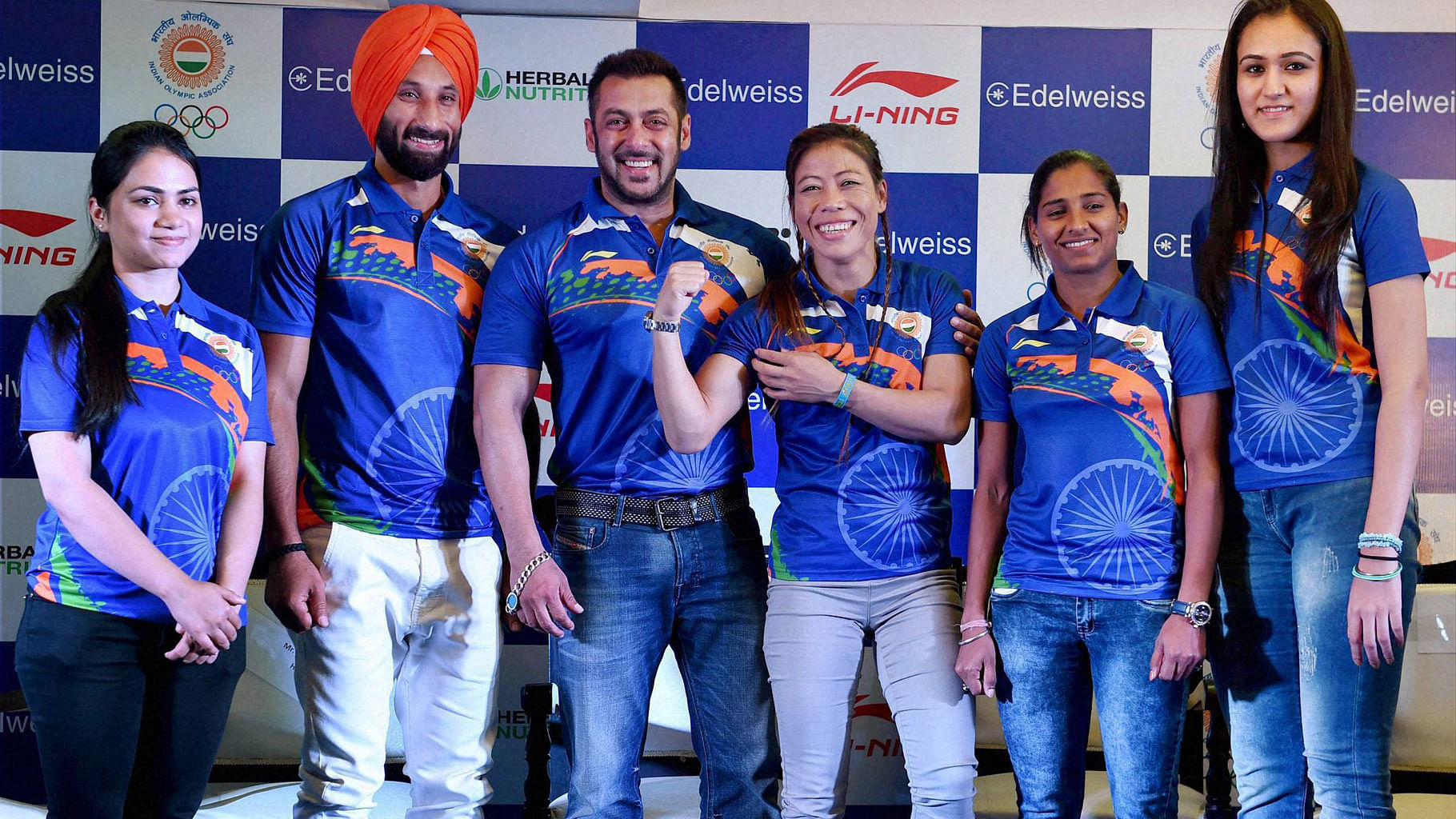 Salman Khan with Indian athletes ahead of Rio Olympics. (Photo: Twitter)