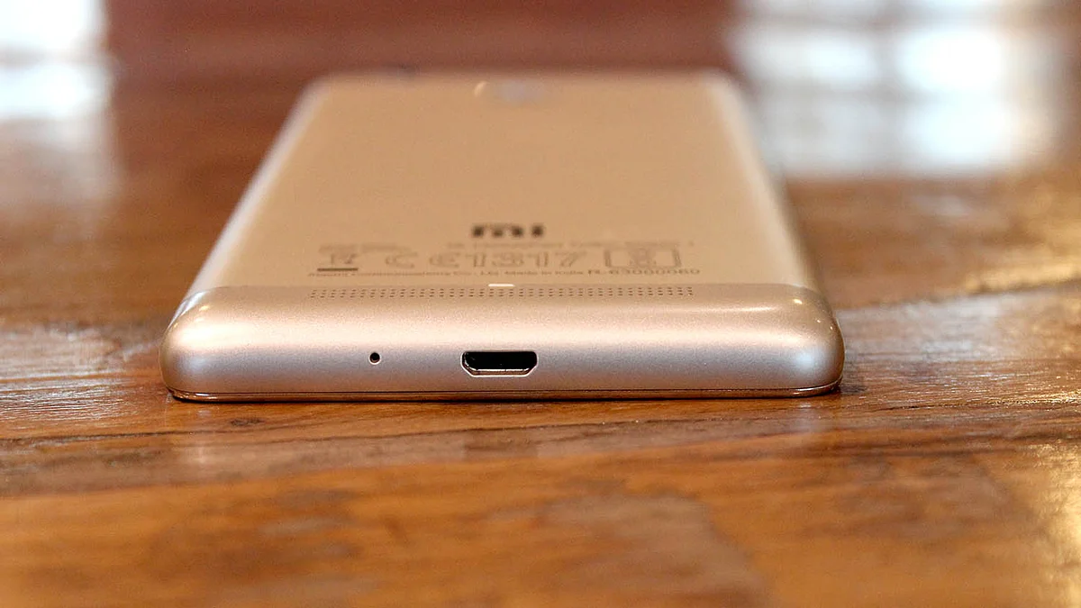 Charging the phone is a long wait. (Photo: <b>The Quint</b>)