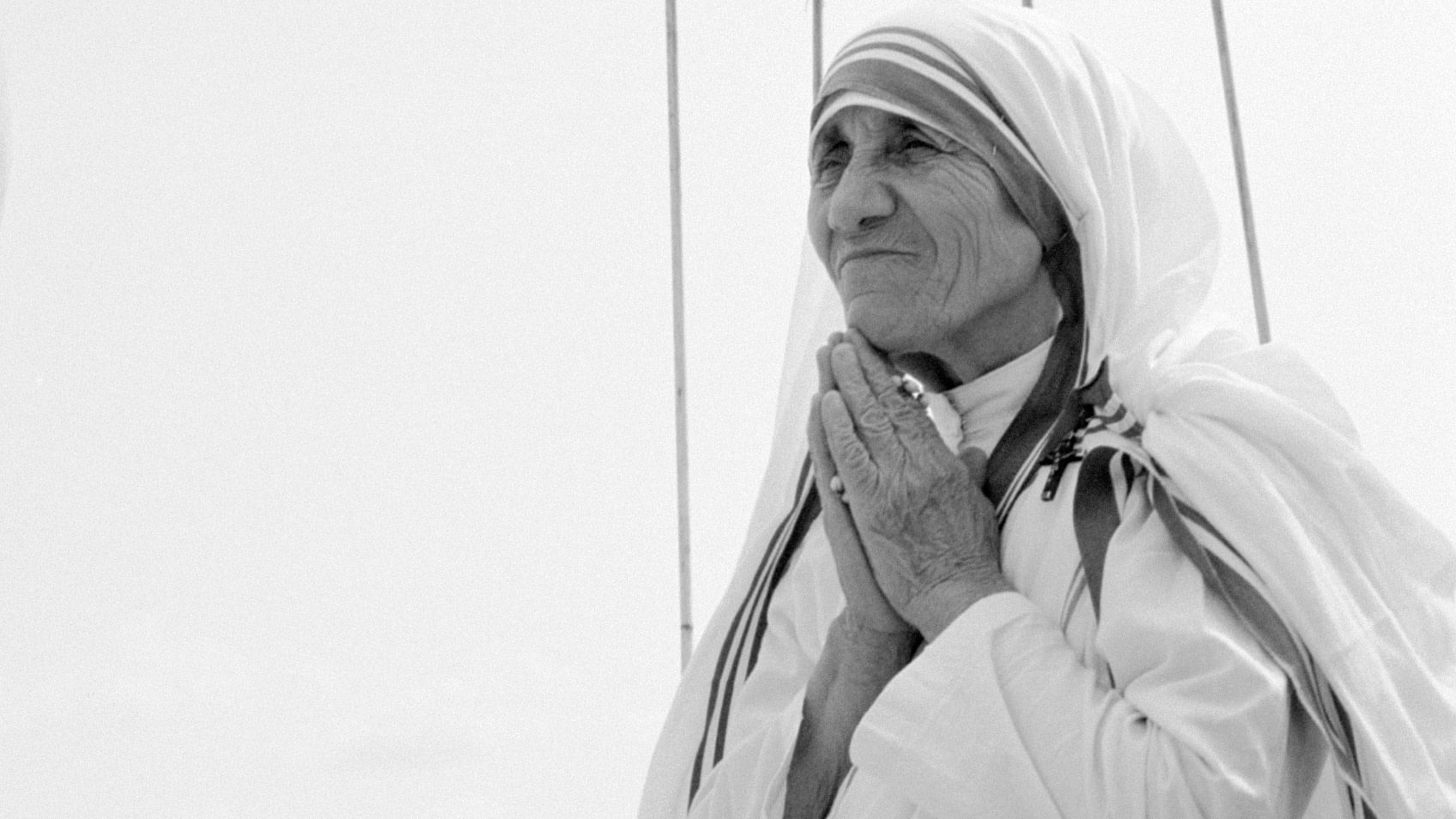 Made of pure silk, India<a href="http://www.business-standard.com/search?type=news&amp;q=India">&nbsp;</a>Post will release a special  cover of Mother Teresa on September 2. &nbsp;