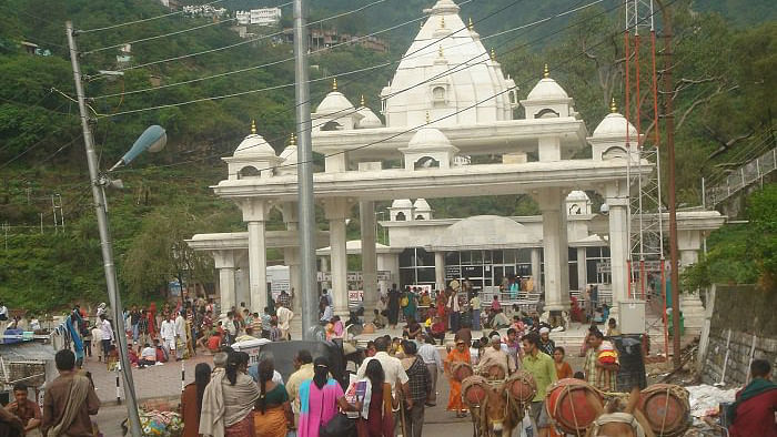 Thousands of devotees visit Vaishno Devi every year. (Photo Courtesy: <a href="https://twitter.com/NewsWorldIN">Twitter/NewsWorldIndia</a>)