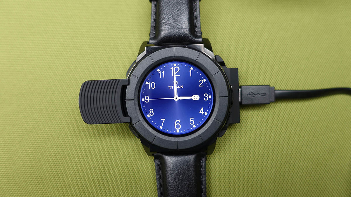 The latest version of the JUXT smartwatch works with Android and iOS devices.