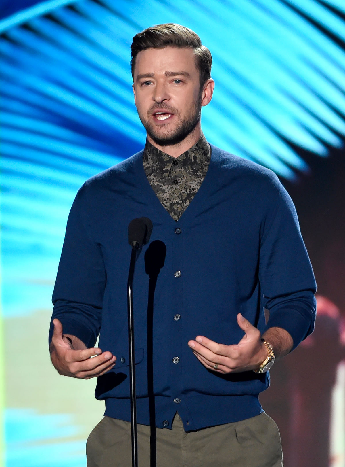 The Teen Choice Awards 2016 saw Justin Timberlake and Jessica Alba addressing violence and tolerance in the US.