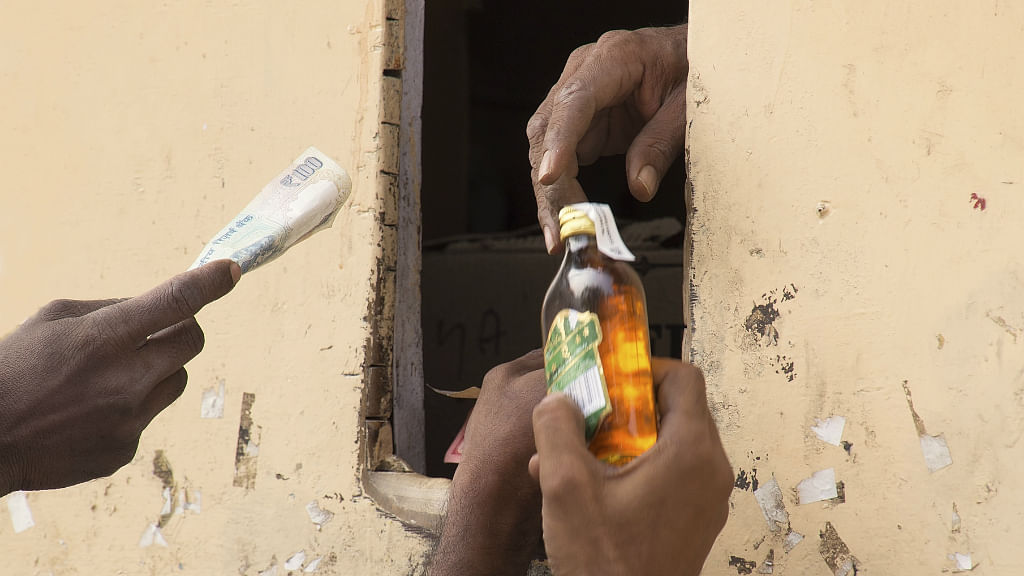 5 Die After Consuming Spurious Liquor in Bihar, RJD-JDU Lock Horns