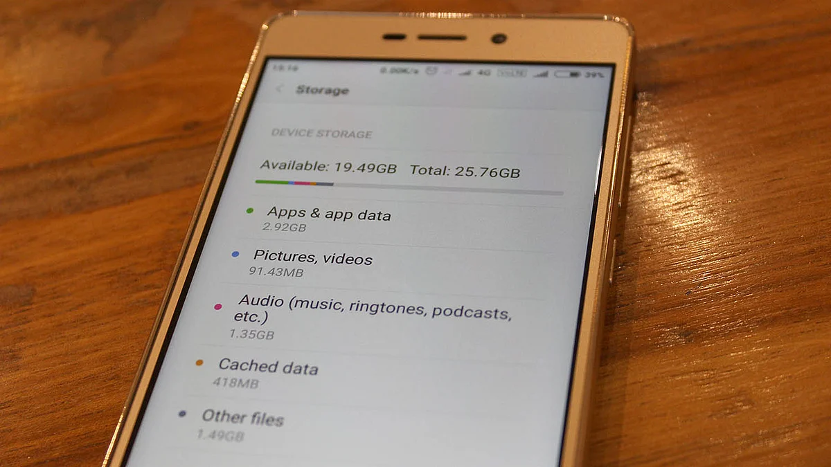 Xiaomi Redmi 3 Prime gives you 32GB onboard storage. (Photo: <b>The Quint</b>)