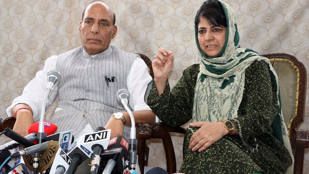 

Union Home Minister Rajnath Singh and Jammu and Kashmir Chief Minister Mehbooba Mufti address a press conference in Srinagar,  25 August, 2016. (Photo: IANS)