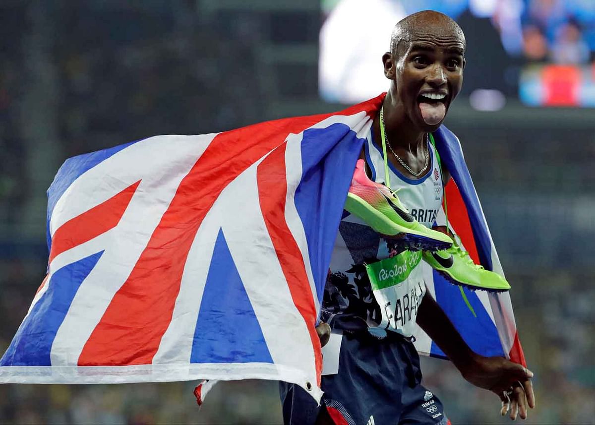 Briton Mo Farah became only the second man to retain both Olympic track long-distance titles on Saturday