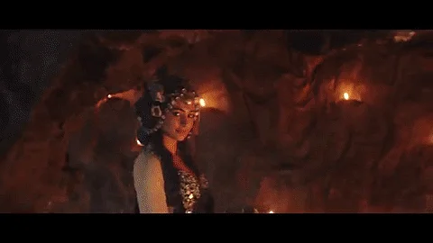 In <i>Mohenjo Daro</i>, the female protagonist is supposed to marry the son of the city’s Chief for political reasons (GIF: <i>Mohenjo Daro</i> trailer)