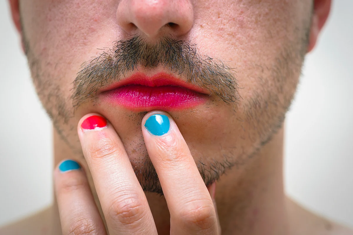 Am I a cross-dresser, homosexual or transgender? (Photo: iStock)