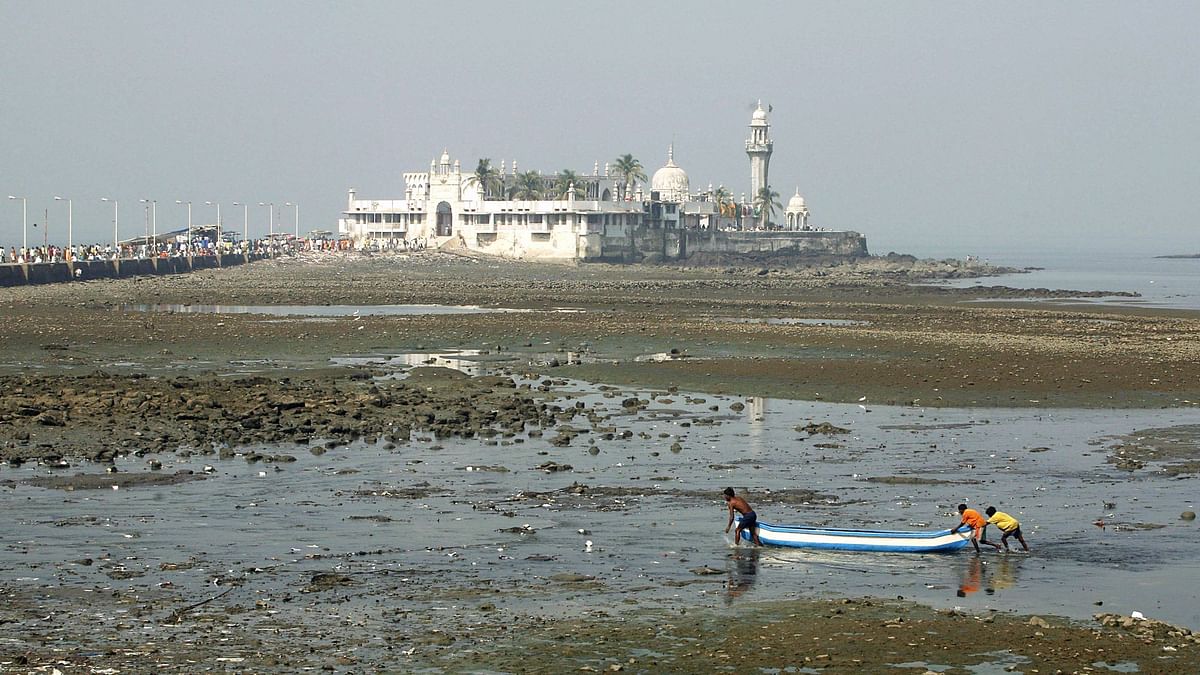 The court allowing women to enter Haji Ali is  historic. Why isn’t there a movement for women’s entry to Sabarimala?
