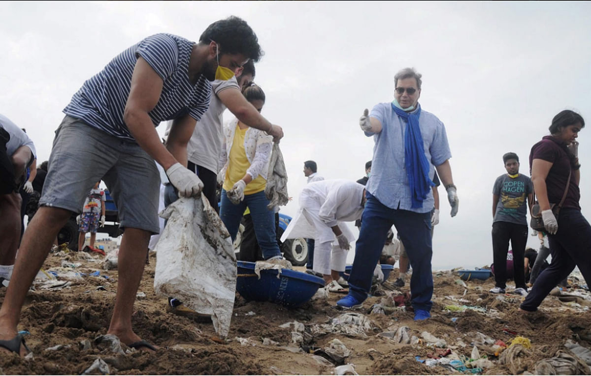 284 tonnes of plastic and filth were removed, manually and earnestly over 5 hours by more than 500 volunteers. 