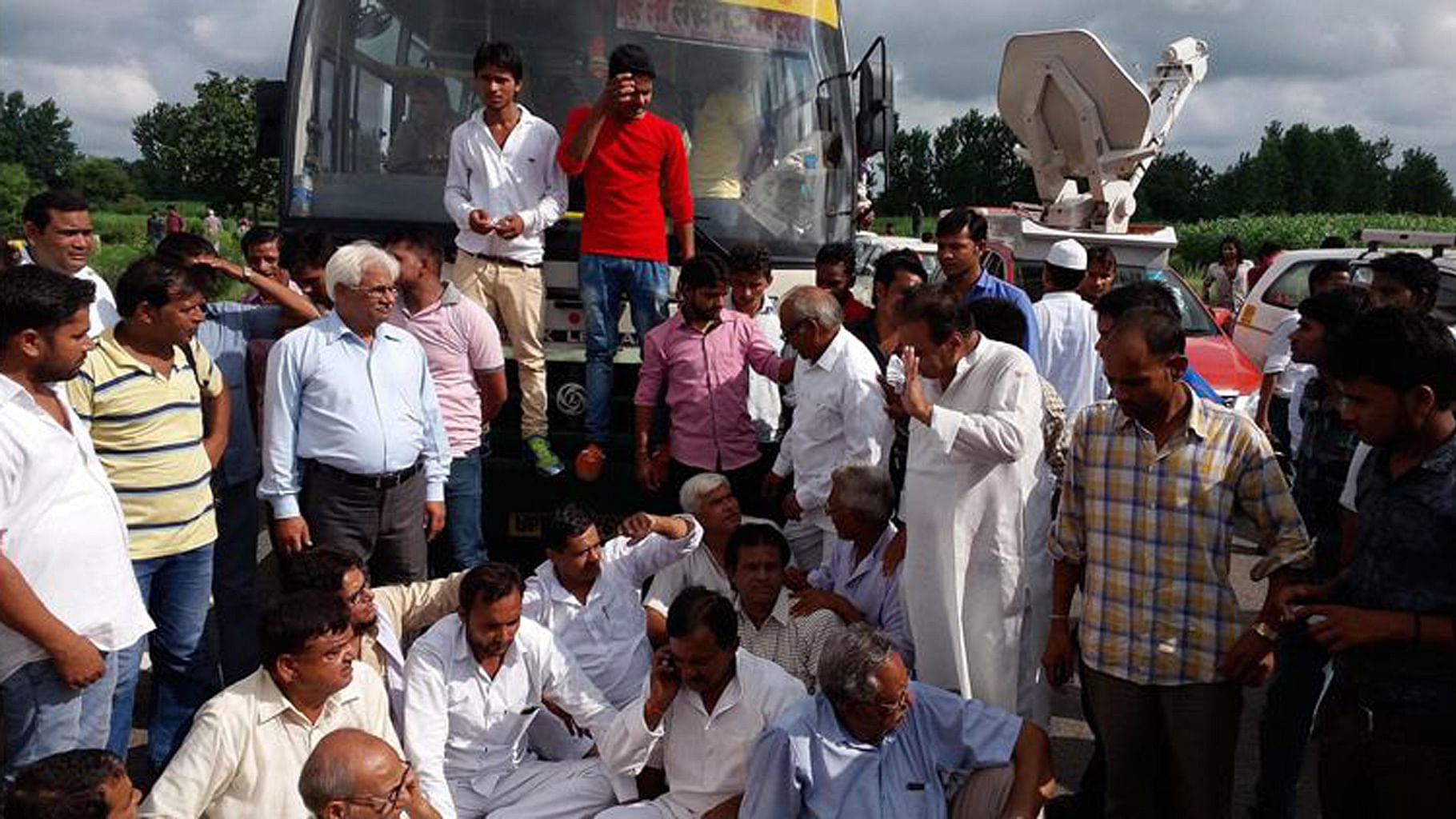 People block National Highway 91 in Bulandshahr to protest  the rape of a woman and her 13-year-old girl on 30 June. (Photo: PTI)