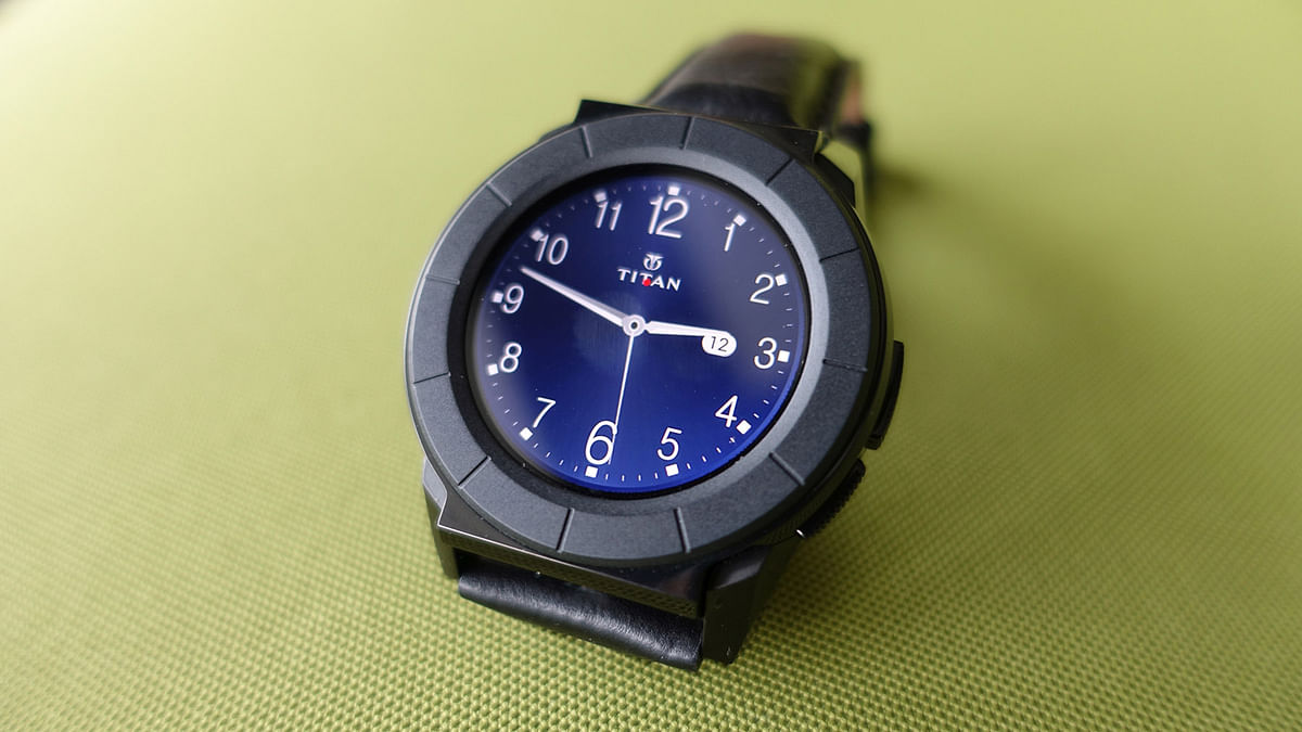 The latest version of the JUXT smartwatch works with Android and iOS devices.