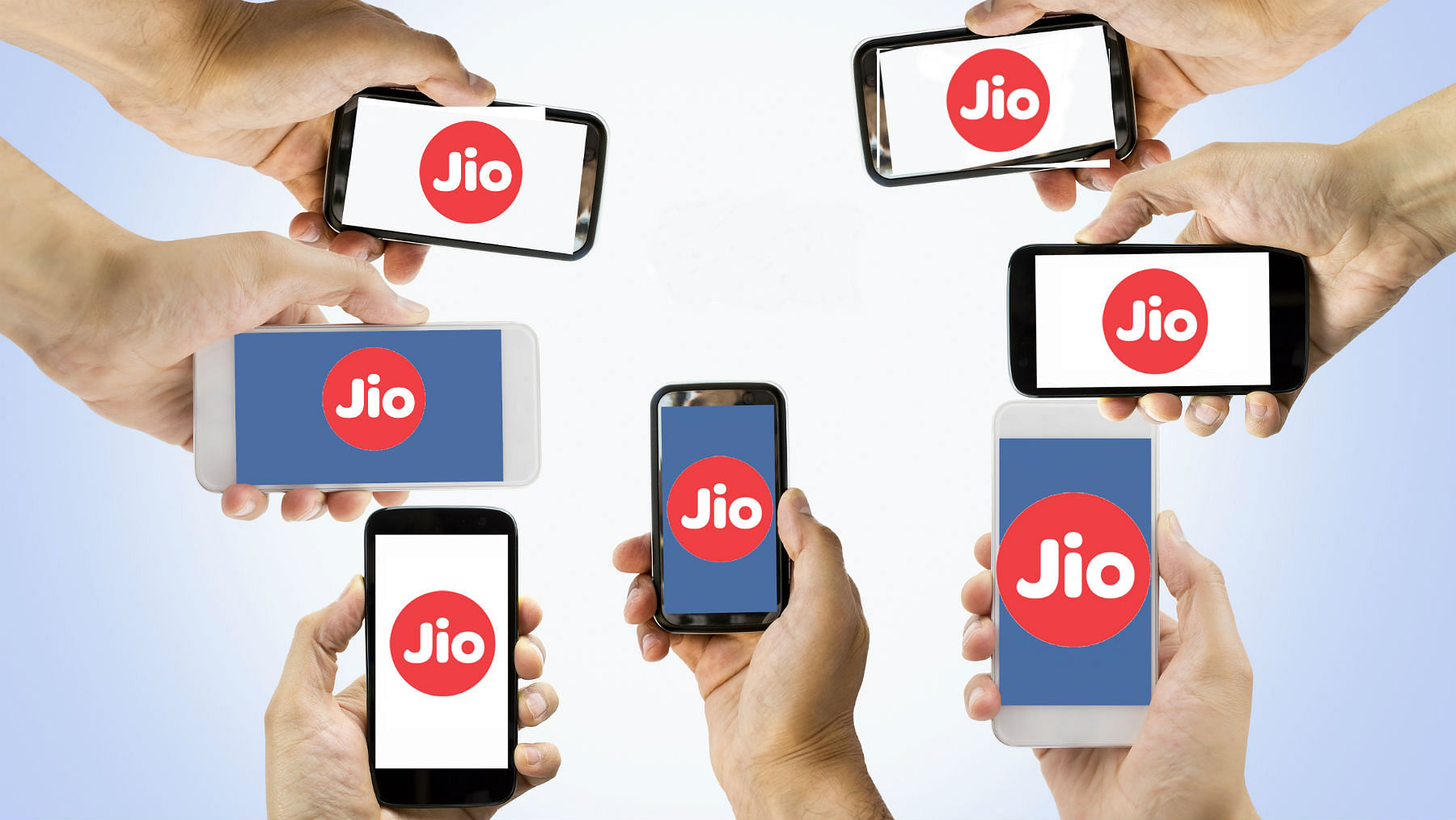 Everyone wants a Jio 4G SIM with free data and voice calls. (Photo: <b>The Quint</b>)