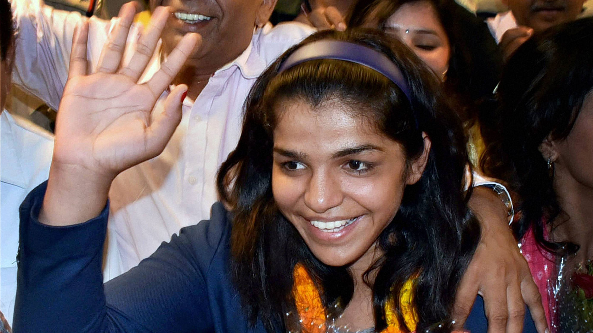 Rio Olympics bronze medalist Indias first woman wrestler Sakshi Malik waves to her fans as she receives a grand welcome on her arrival at IGI airport T3 in New Delhi from Rio de Janeiro early on Wednesday morning. (Photo: PTI)