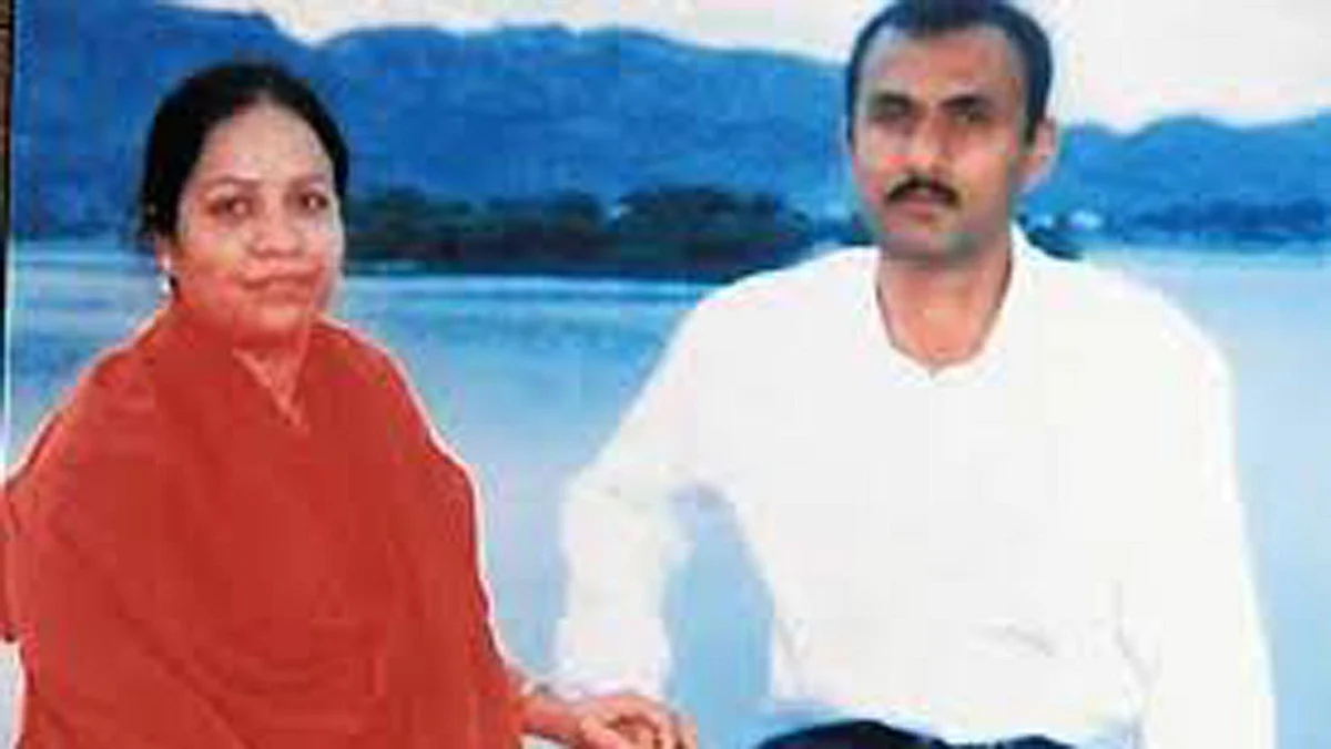 Kausar Bi and Sohrabuddin Sheikh.