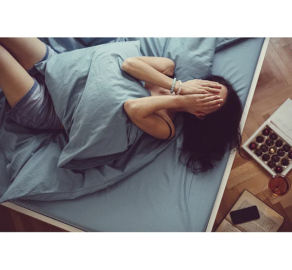 There are a lot of harmless reasons why you have spotting in between your menses but it’s best decided by a trained doctor. (Photo: iStock altered by <b><i>The Quint</i></b>)