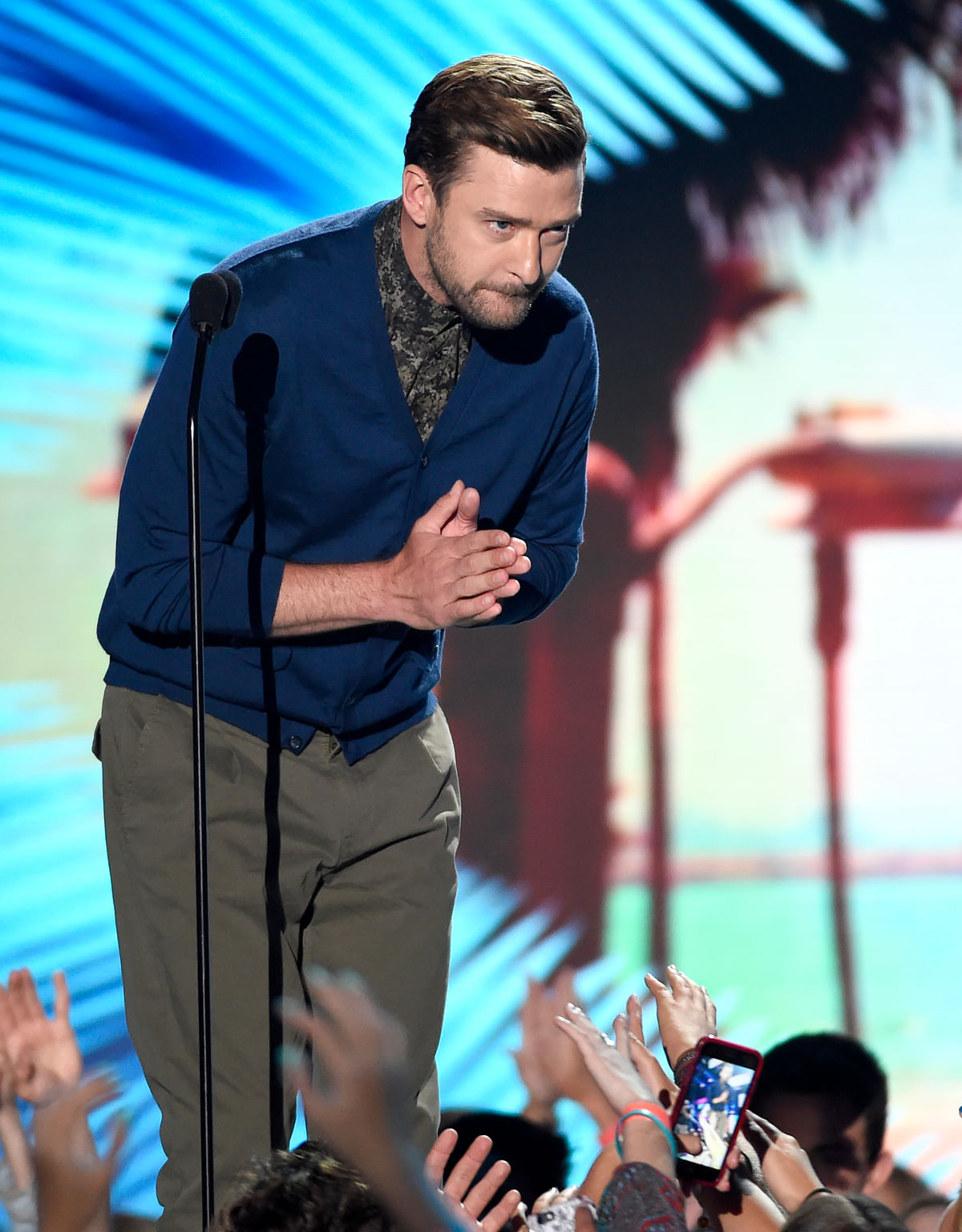 The Teen Choice Awards 2016 saw Justin Timberlake and Jessica Alba addressing violence and tolerance in the US.