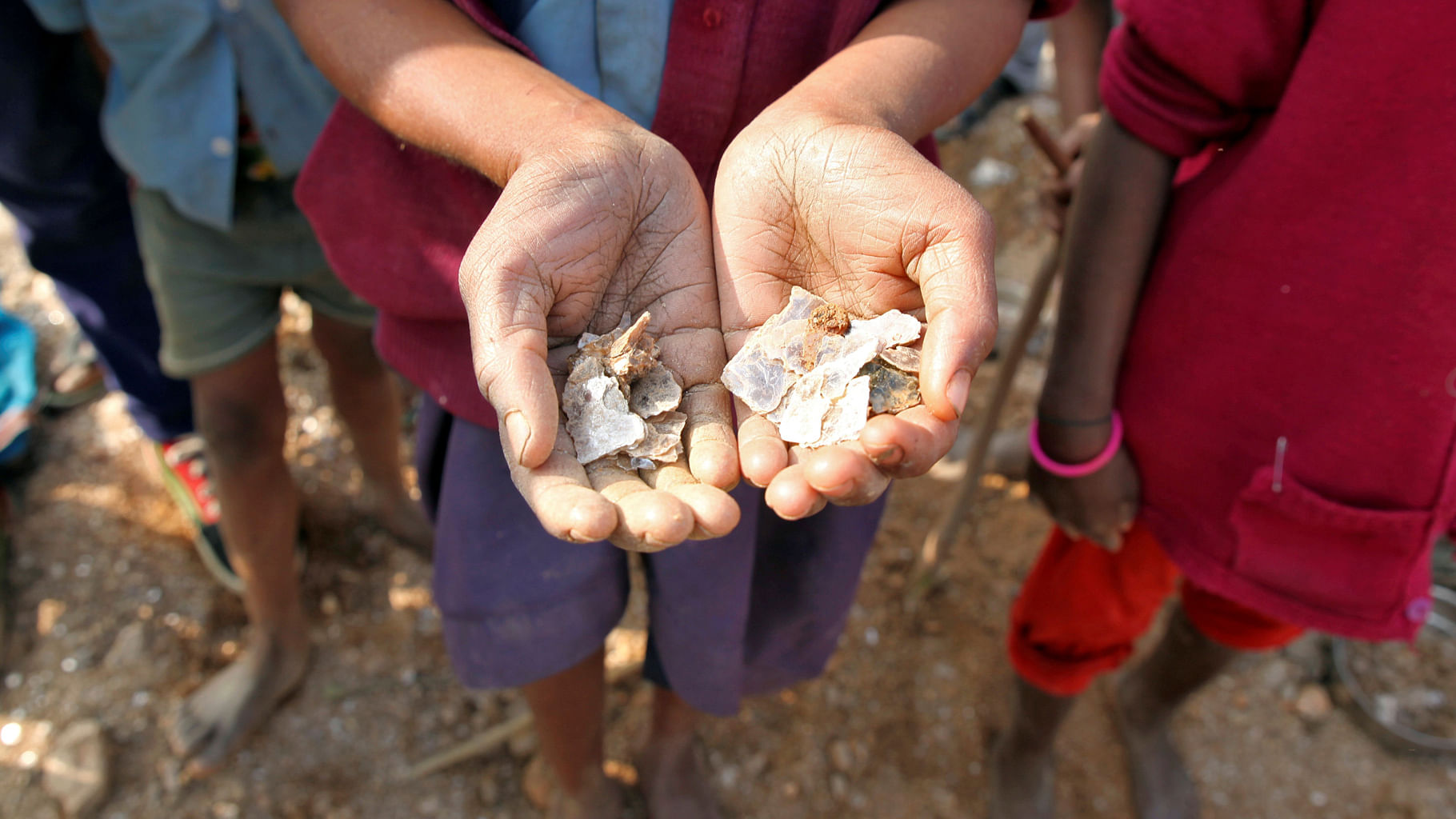 A girl shows some of the mica flakes she has collected whilst working in a open cast illegal mine in Giridih district in Jharkhand, India, January, 2016. (Photo: Reuters)