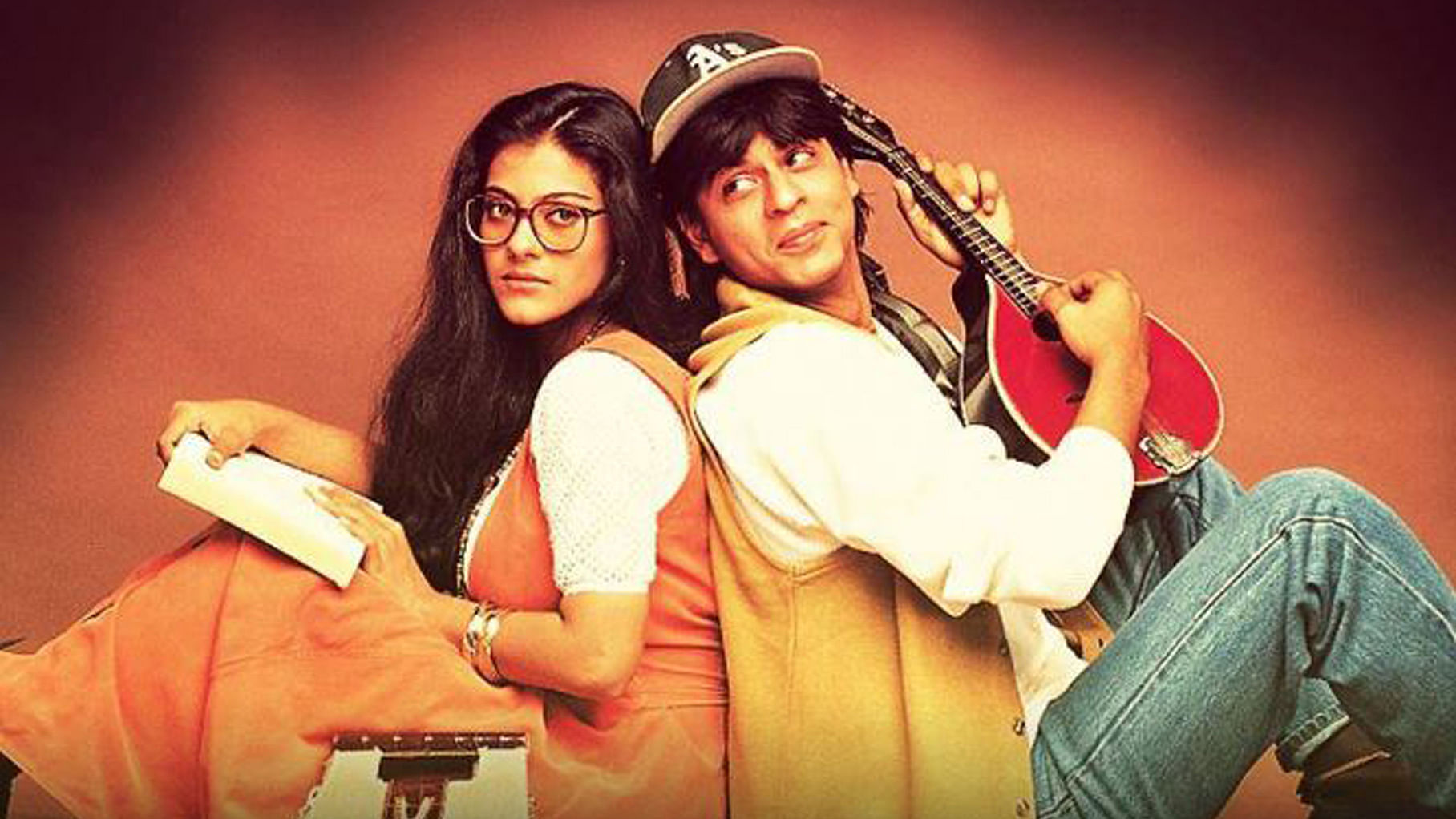 Aditya Chopra’s <i>DDLJ </i>juxtaposes tradition with modernity, except it chooses to do it with a dash of NRI patriotism. (Photo: Twitter/<a href="https://twitter.com/DDLJ">DDLJ</a>) 