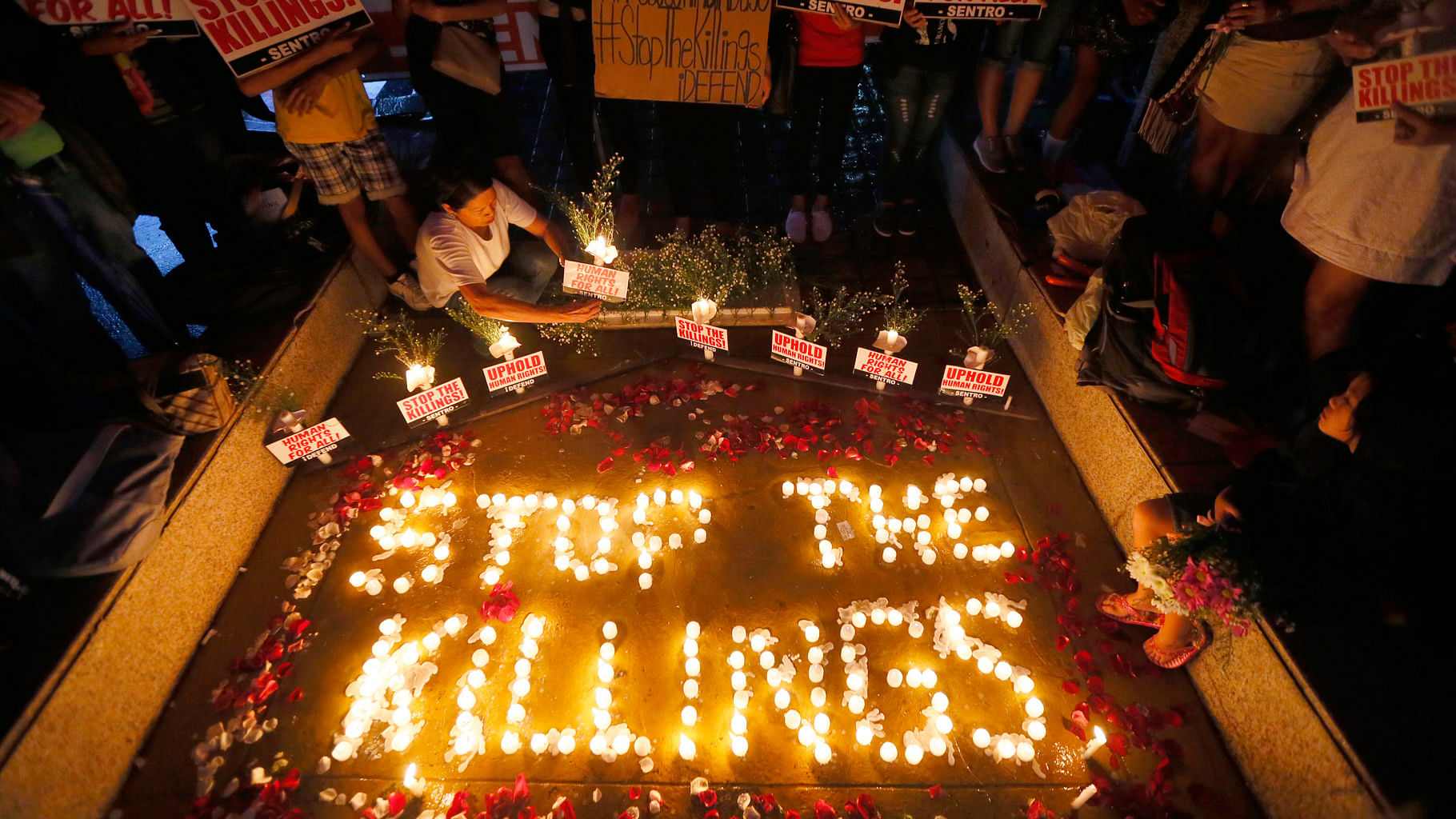 Human rights activists light candles for the victims of extra-judicial killings around the country in the wake of “War on Drugs” campaign. (Photo: AP)
