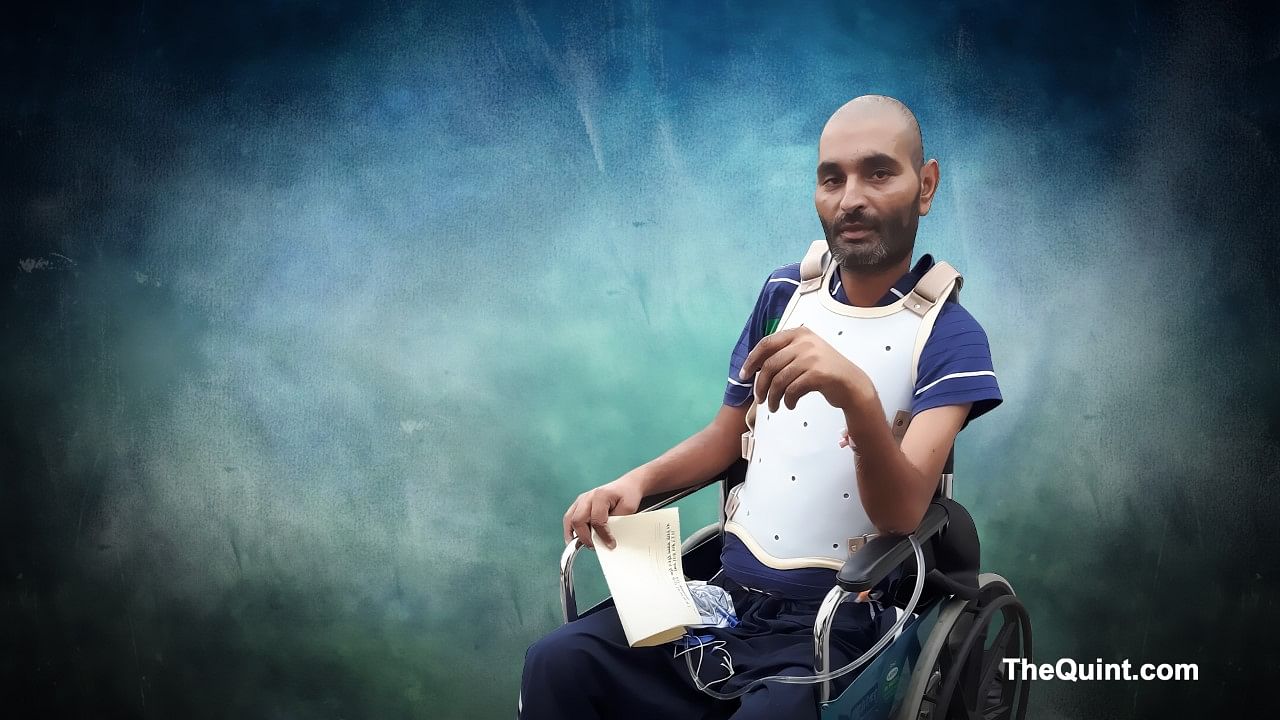 CRPF jawan Khursheed Ahmad on a wheelchair outside the AIIMS Trauma Centre. (Photo: Poonam Agarwal, The Quint)