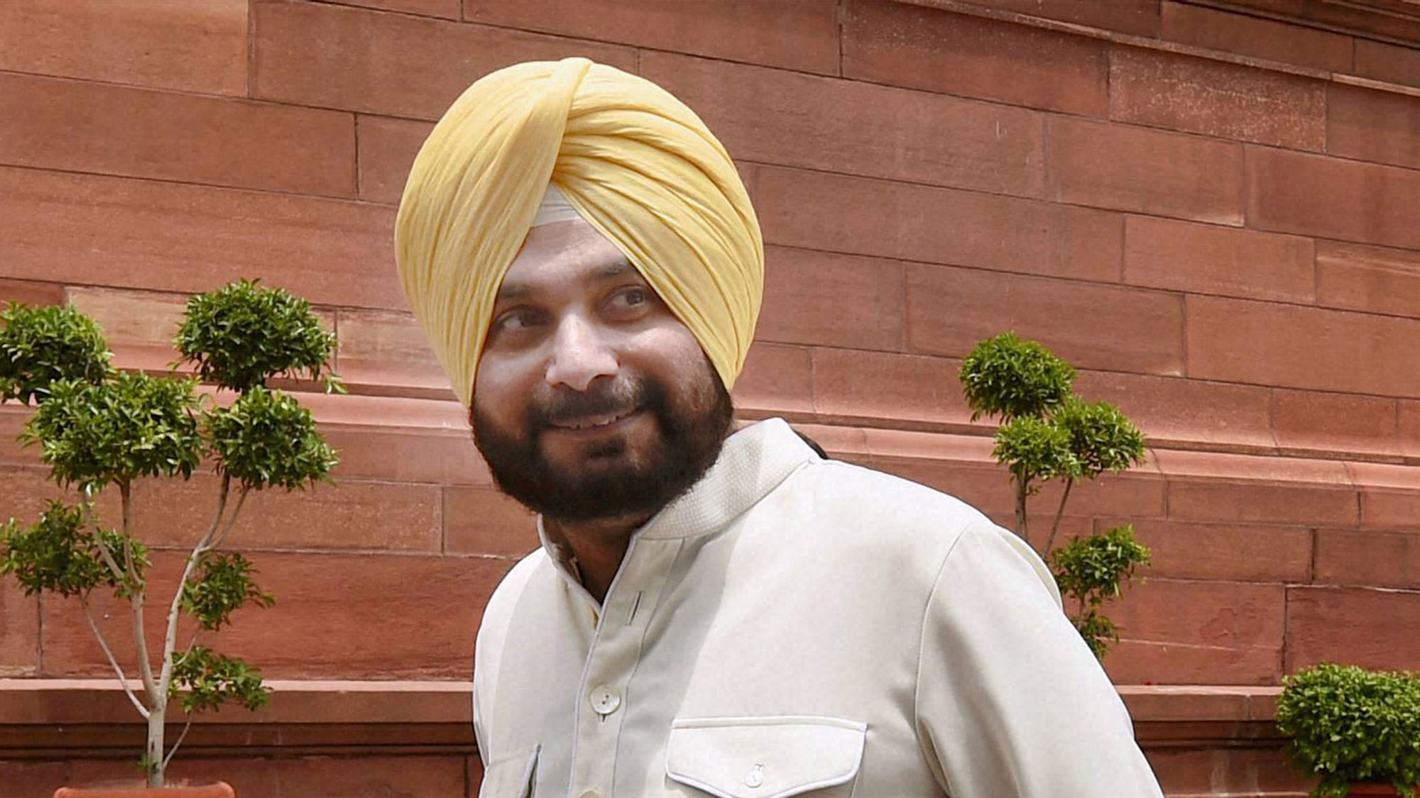 The confusion over Sidhu’s joining the AAP continues. (Photo: <b>The Quint</b>)