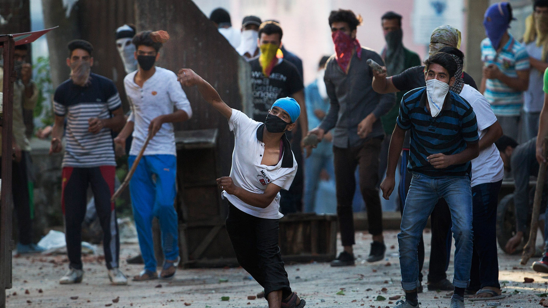 

Masked Kashmiri protesters throw bricks at the paramilitary soldiers during a protest in Srinagar,  28 July, 2016. (Photo: AP)