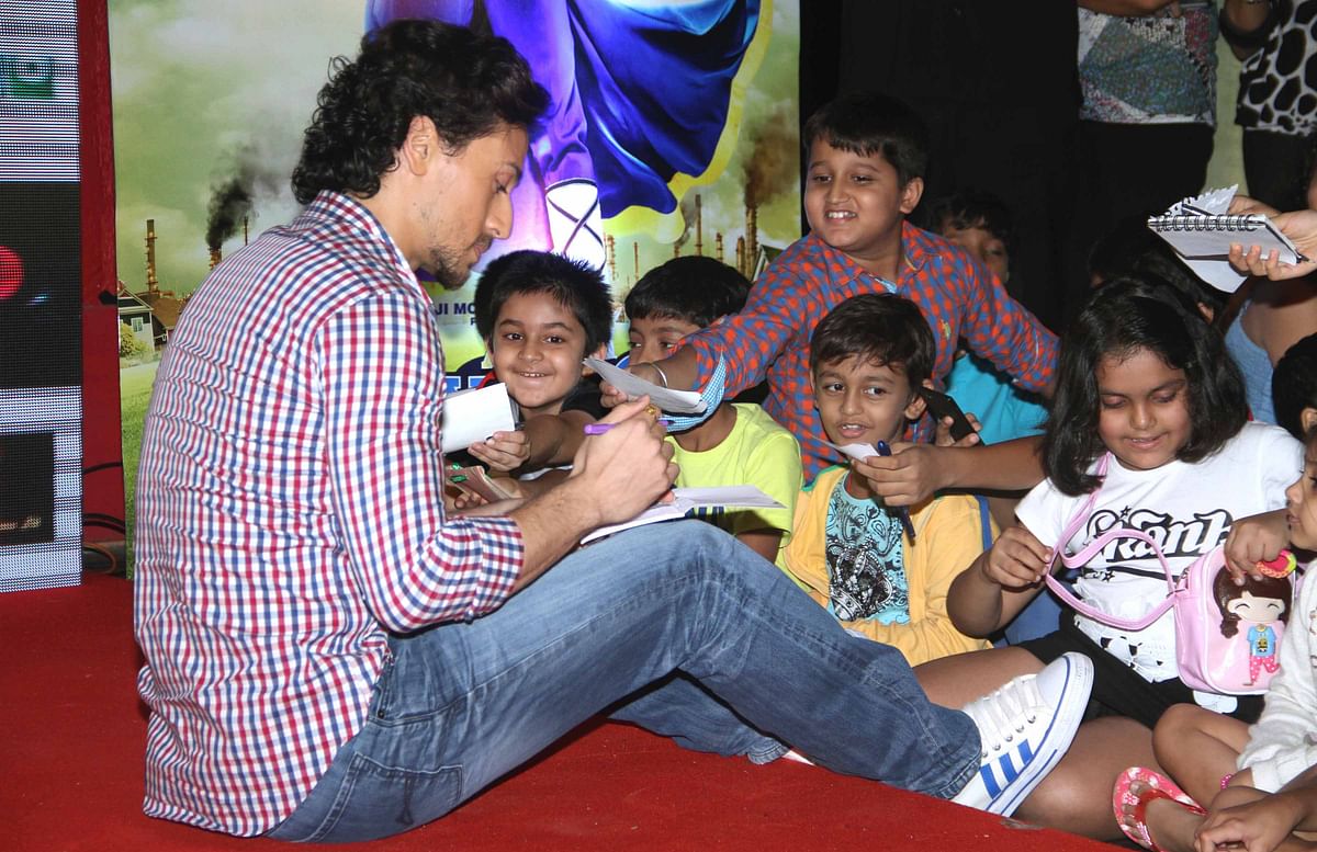 Check out how Tiger Shroff and Jacqueline Fernandez wooed their little fans.