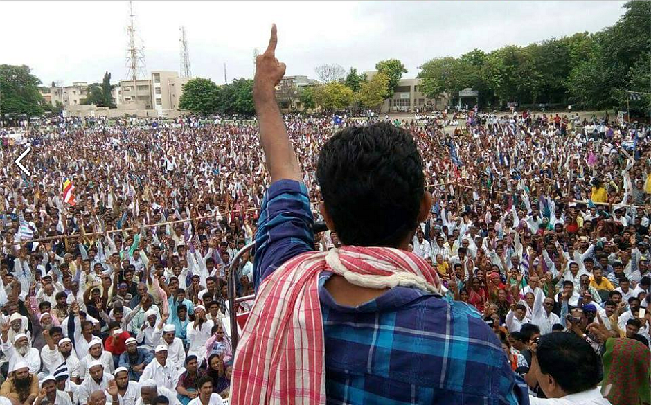 On August 15, 2016, Jignesh Mevani administered a vow to nearly 20,000 people “never to enter sewers and not to skin dead cattle.” (Photo: Facebook/Jignesh Mevani)(Photo: Facebook/<a href="http://V">Jignesh Mevani</a>)