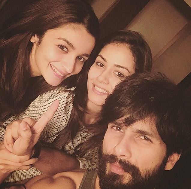 Check out Alia’s adorable picture with the proud parents. 