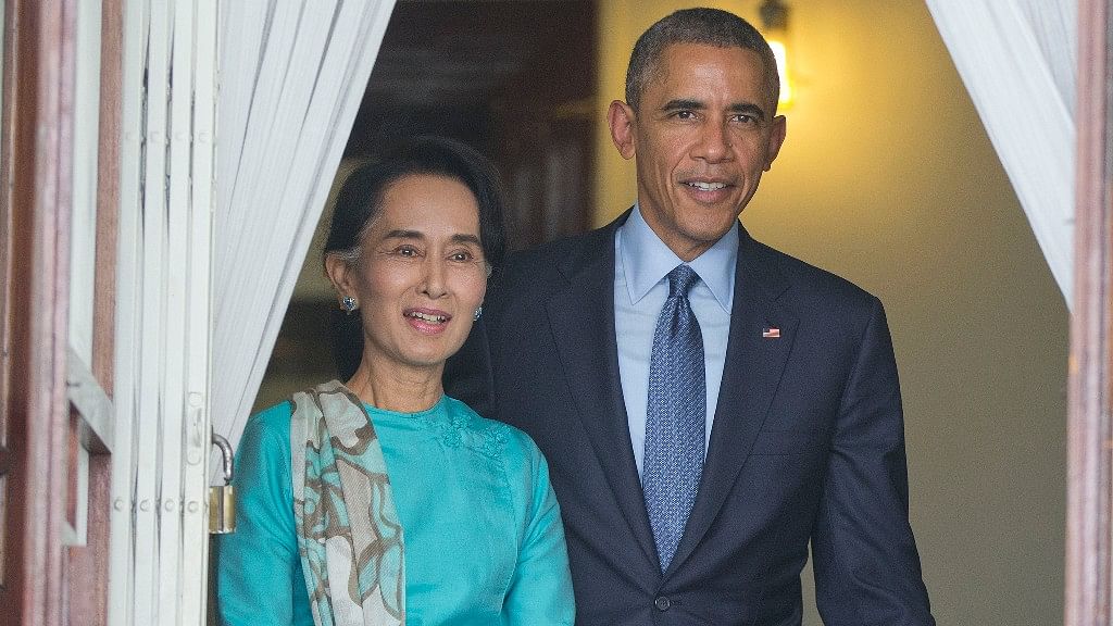 US President Barack Obama, right, walks out with Myanmar’s Aung San Suu Kyi at her home before the start of their joint news conference in Yangon, Myanmar on Wednesday, 14 Sept. (Photo: AP) 
