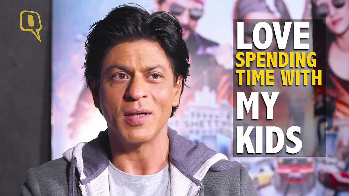 SRK does not like to be interrupted when he’s with his family. (Photo: <b>The Quint</b>)