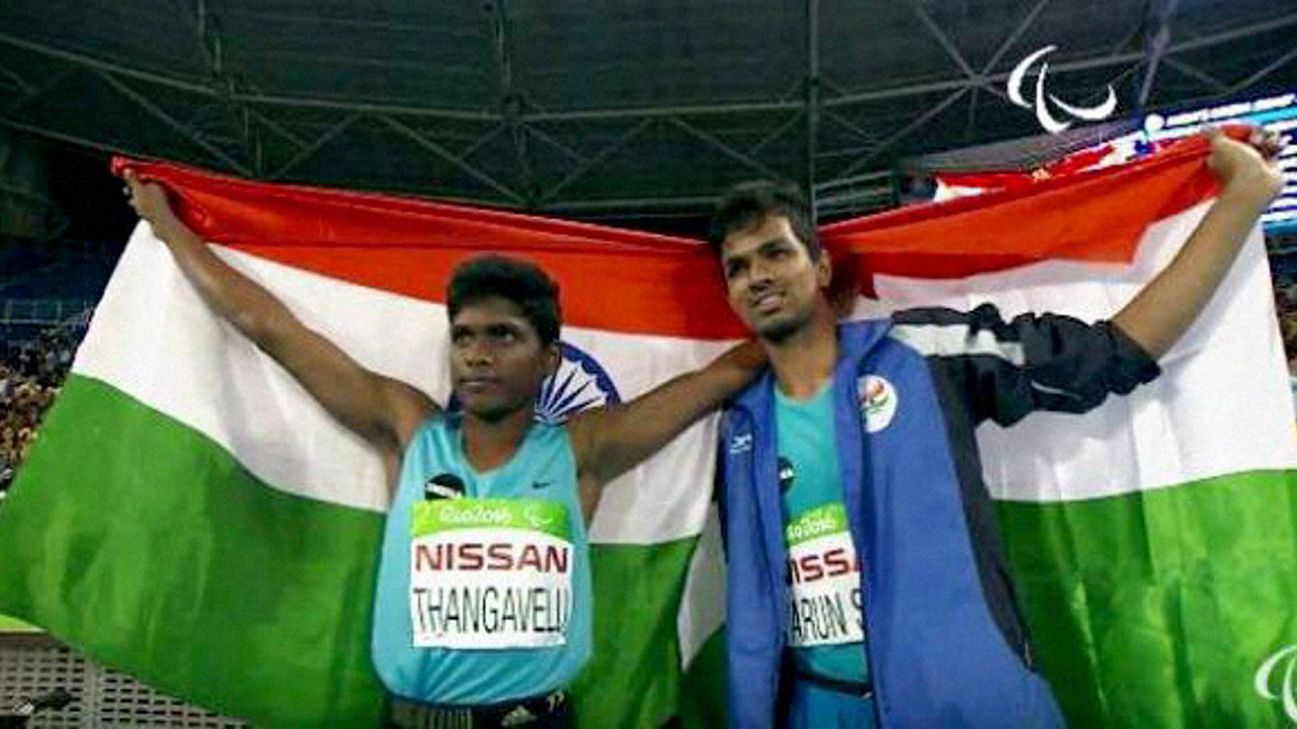 

Mariyappan Thangavelu (left) holding the Indian flag after winning gold medal at Rio Paralympics. (Photo: PTI)