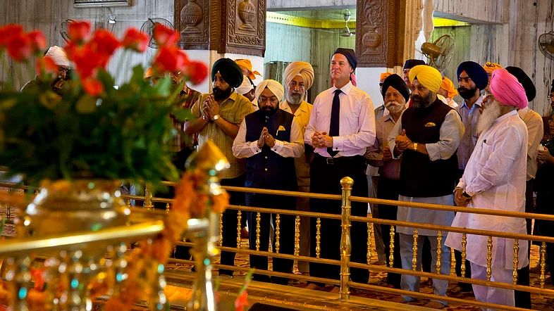 People praying at a gurudwara in India. Photo used for representational purpose. (Photo: AP)